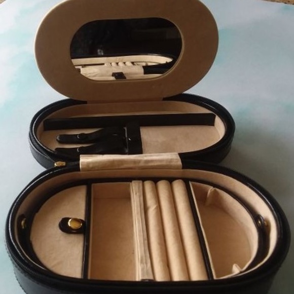 Wolf Designs Accessories - Wolf Designs Black Leather Jewelry Travel case